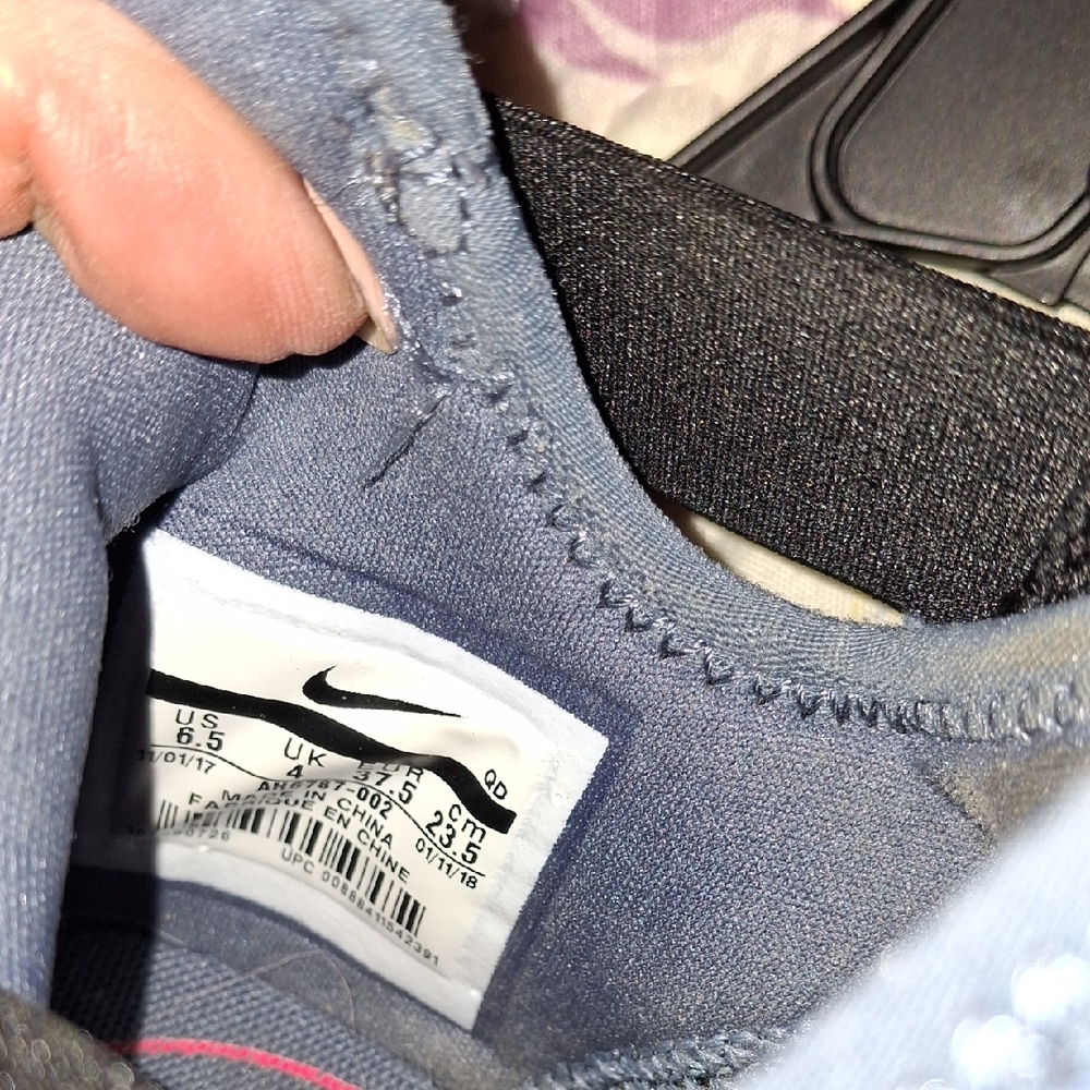 Nike HUARACHE Stylish Black and Blue Sneakers - Picture 3 of 5